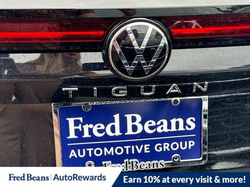 New 2025 Volkswagen Tiguan SE image 17
