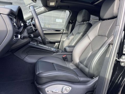 New 2026 Porsche Macan image 5