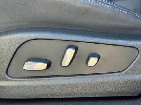 Used 2025 Cadillac XT6 Premium Luxury image 19