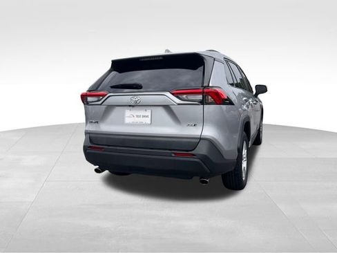Used 2021 Toyota RAV4 XLE FWD image 5