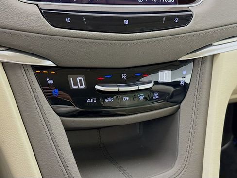 Used 2021 Cadillac XT5 Premium Luxury image 17