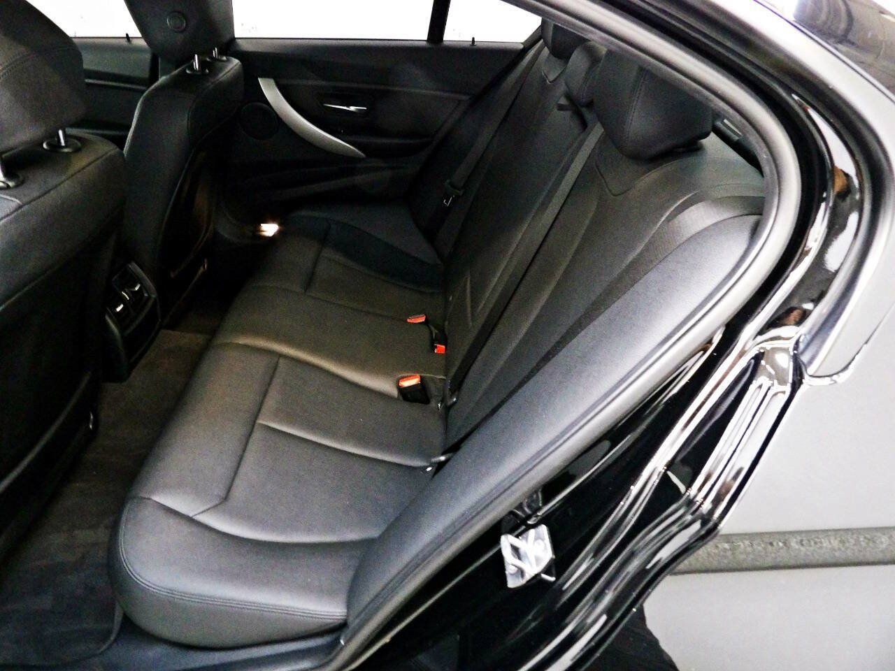 Used 2018 BMW 320i Sedan RWD image 10