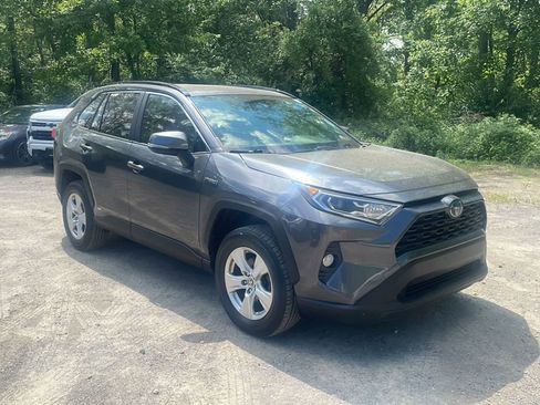 Used 2020 Toyota RAV4 XLE w/ Convenience Package AWD/4WD image 11