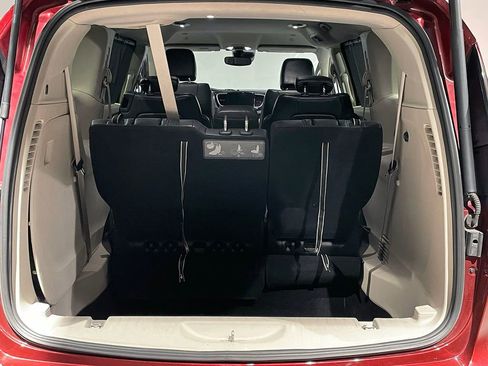 Used 2021 Chrysler Pacifica Touring-L image 5