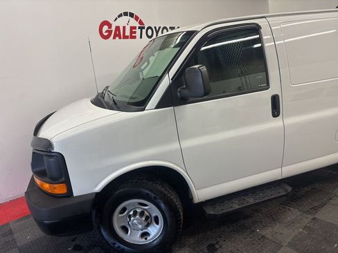 Used 2016 Chevrolet Express 2500 image 7