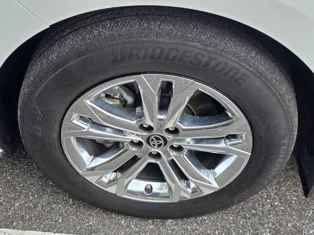 Used 2024 Toyota Sienna Platinum AWD/4WD image 40