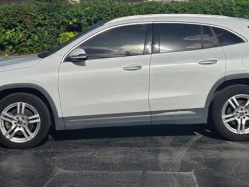 Used 2021 Mercedes-Benz GLA 250 4MATIC w/ Premium Package image 3