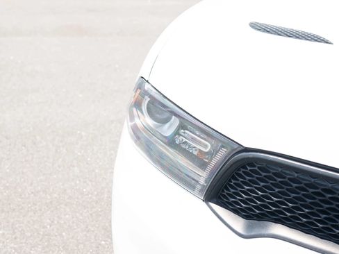 Used 2018 Dodge Durango R/T w/ Technology Group AWD/4WD image 11