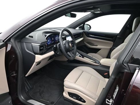 Used 2025 Porsche Macan 4 Electric image 4