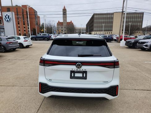 New 2026 Volkswagen Tiguan SE R-Line image 4