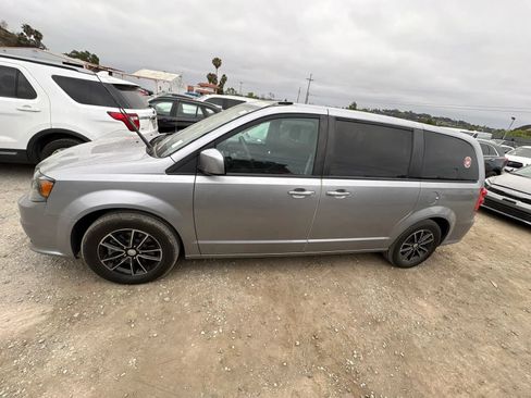 Used 2018 Dodge Grand Caravan SE FWD image 1
