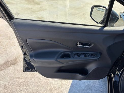Used 2025 Nissan Versa SV FWD image 15