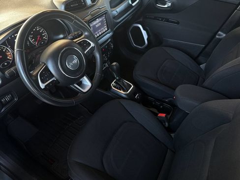Used 2018 Jeep Renegade Latitude w/ Safety & Security Group FWD image 9