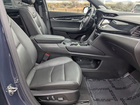 Used 2025 Cadillac XT6 Premium Luxury image 22