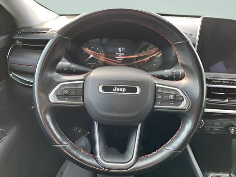 Used 2022 Jeep Compass Trailhawk w/ Trailhawk Convenience Group AWD/4WD image 14