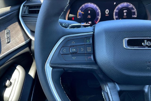 New 2026 Jeep Grand Cherokee Limited w/ Limited Altitude Package AWD/4WD image 18