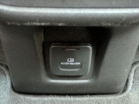 Used 2023 Chevrolet Equinox Premier FWD image 17