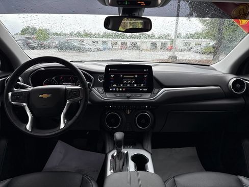Used 2025 Chevrolet Blazer LT w/ Convenience Package FWD image 17