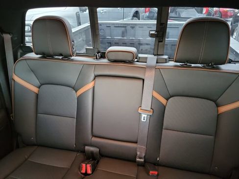 Used 2023 GMC Canyon AT4 w/ AT4 Premium Package AWD/4WD image 11