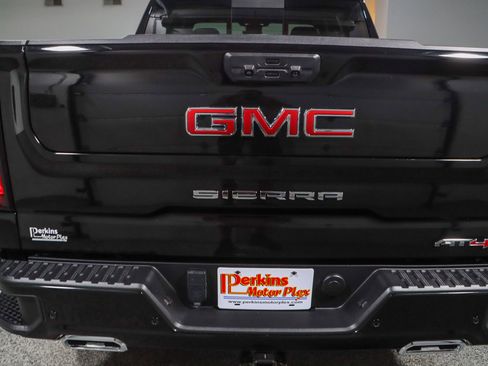 Used 2024 GMC Sierra 1500 AT4 w/ Technology Package AWD/4WD image 9