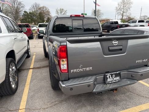 Used 2018 Nissan Frontier PRO-4X image 15