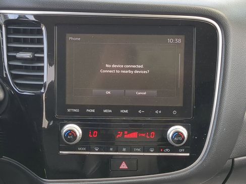 Used 2020 Mitsubishi Outlander ES image 18