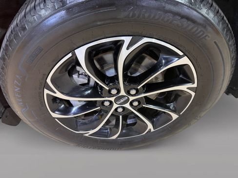 Used 2024 Lincoln Nautilus Premier AWD/4WD image 3