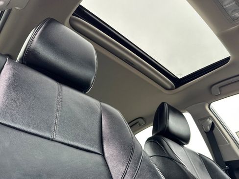 Used 2018 Toyota Avalon Touring image 16