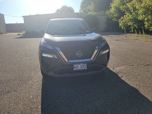 Used 2023 Nissan Rogue S AWD/4WD image 4