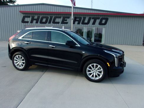 Used 2019 Cadillac XT4 Luxury w/ Cold Weather Package image 3