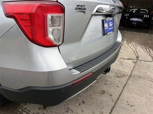 Used 2022 Ford Explorer XLT w/ Equipment Group 202A image 10