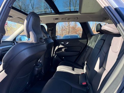 Used 2020 Volvo XC60 T6 Momentum image 23