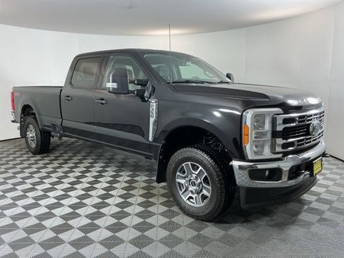 Used 2023 Ford F350 XLT image 3