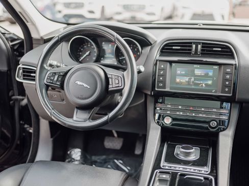 Used 2018 Jaguar F-PACE Premium AWD/4WD image 6