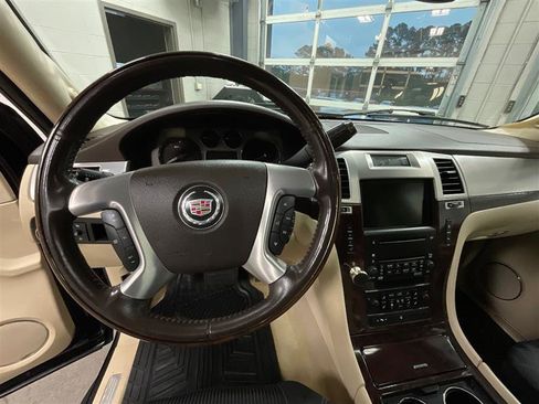 Used 2007 Cadillac Escalade AWD w/ Information Package image 16