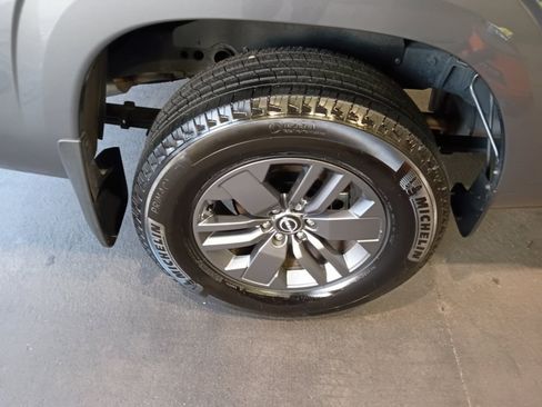 Used 2025 Nissan Frontier SV RWD image 23