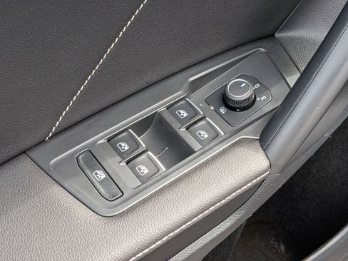 Used 2023 Volkswagen Tiguan SE FWD image 13