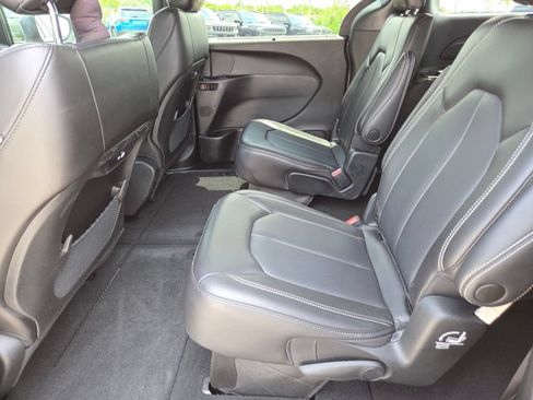 Used 2023 Chrysler Pacifica Touring-L w/ S Appearance Package AWD/4WD image 25
