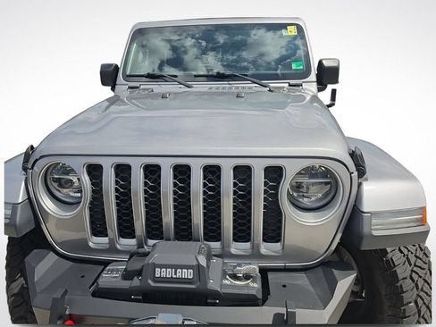 Used 2020 Jeep Gladiator Overland AWD/4WD image 3