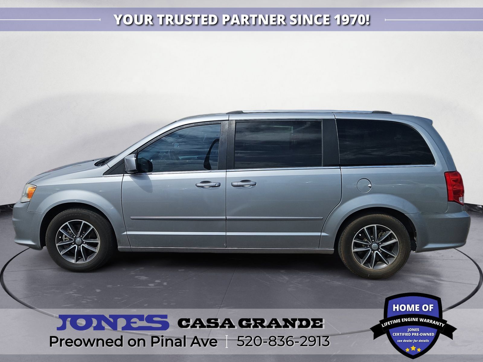 Used 2017 Dodge Grand Caravan SXT FWD image 3