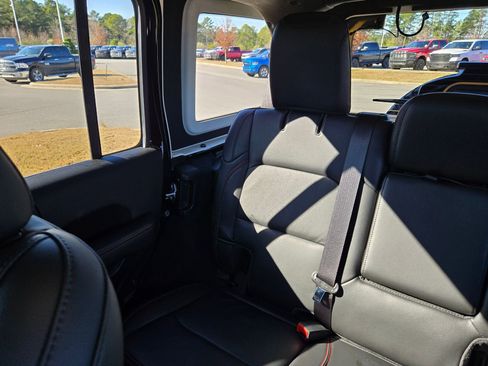 Used 2023 Jeep Wrangler Unlimited Rubicon image 26