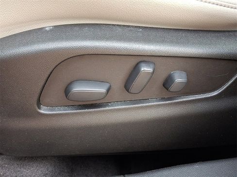 Used 2023 Cadillac XT4 Luxury w/ Cold Weather Package image 27