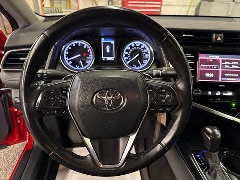 Used 2020 Toyota Camry SE FWD image 12