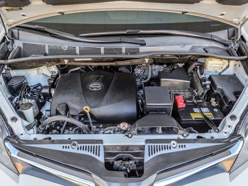 Used 2018 Toyota Sienna XLE Premium image 17