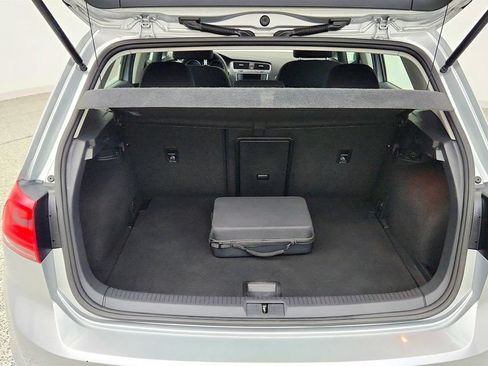 Used 2016 Volkswagen e-Golf SE FWD image 21