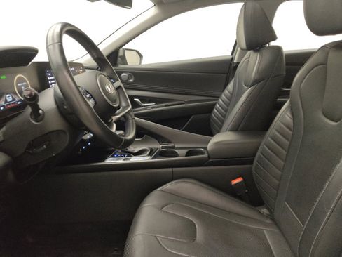 Used 2022 Hyundai Elantra Limited w/ Preferred Accessory Package FWD image 17