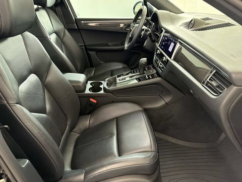 Certified 2024 Porsche Macan AWD/4WD image 25