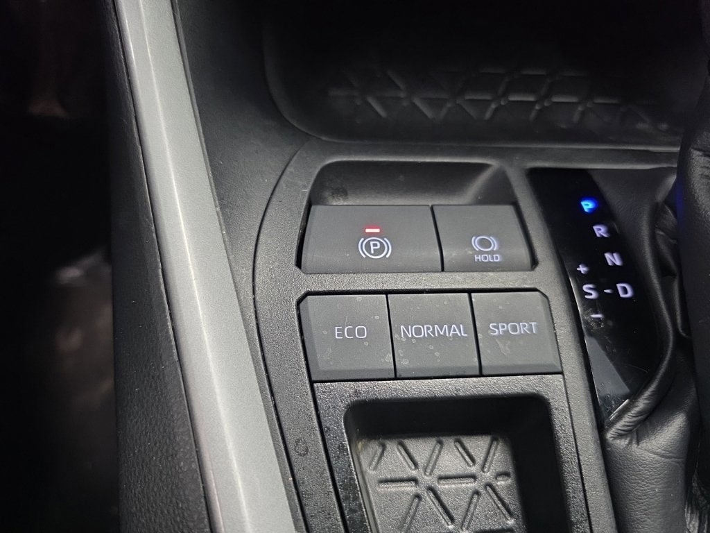 Used 2024 Toyota RAV4 XLE FWD image 22