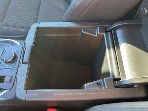 Used 2020 Chevrolet Traverse LT image 40