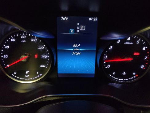 Used 2021 Mercedes-Benz GLC 300 image 23